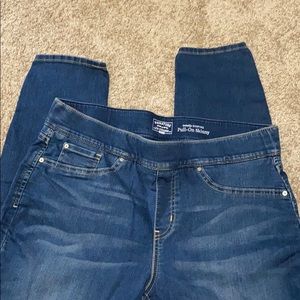 Levi’s stretch pull-on skinny shaping- size 16L